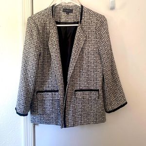 🚨🥷 bundle sale item Chanel vibes lined basic jacket with lurex silver pockets